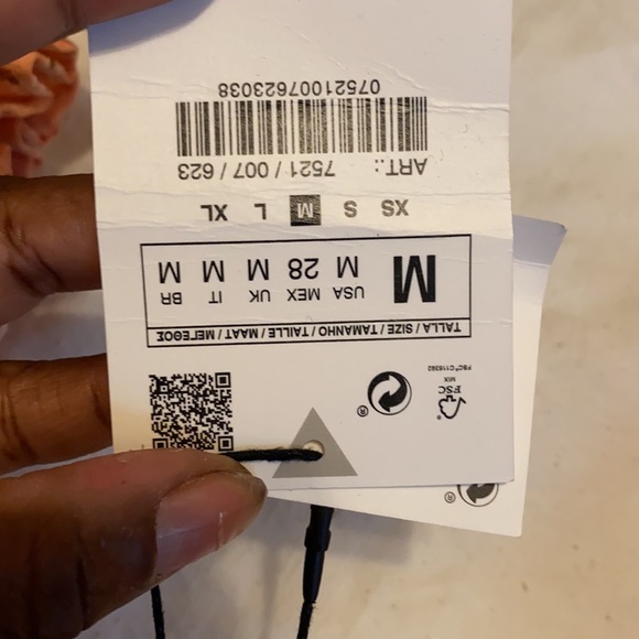 Crop Top with a Puffy Sleeves - Picture 7 of 7